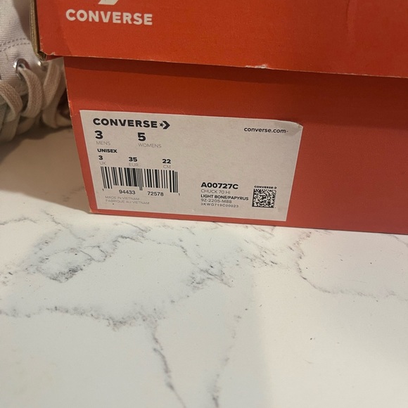 Converse - Picture 3 of 5